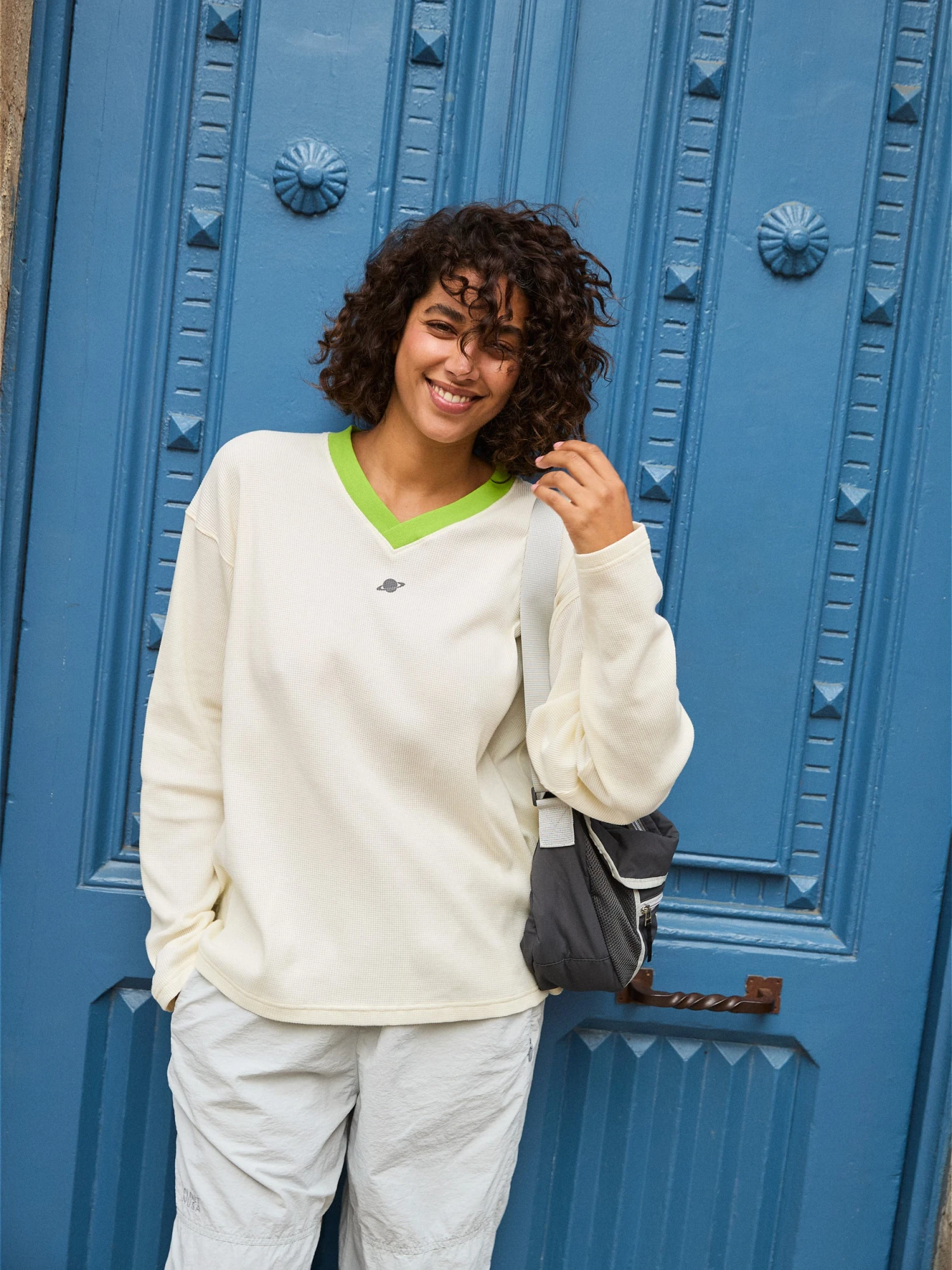 COLLEGE1 V-NECK - Image 2